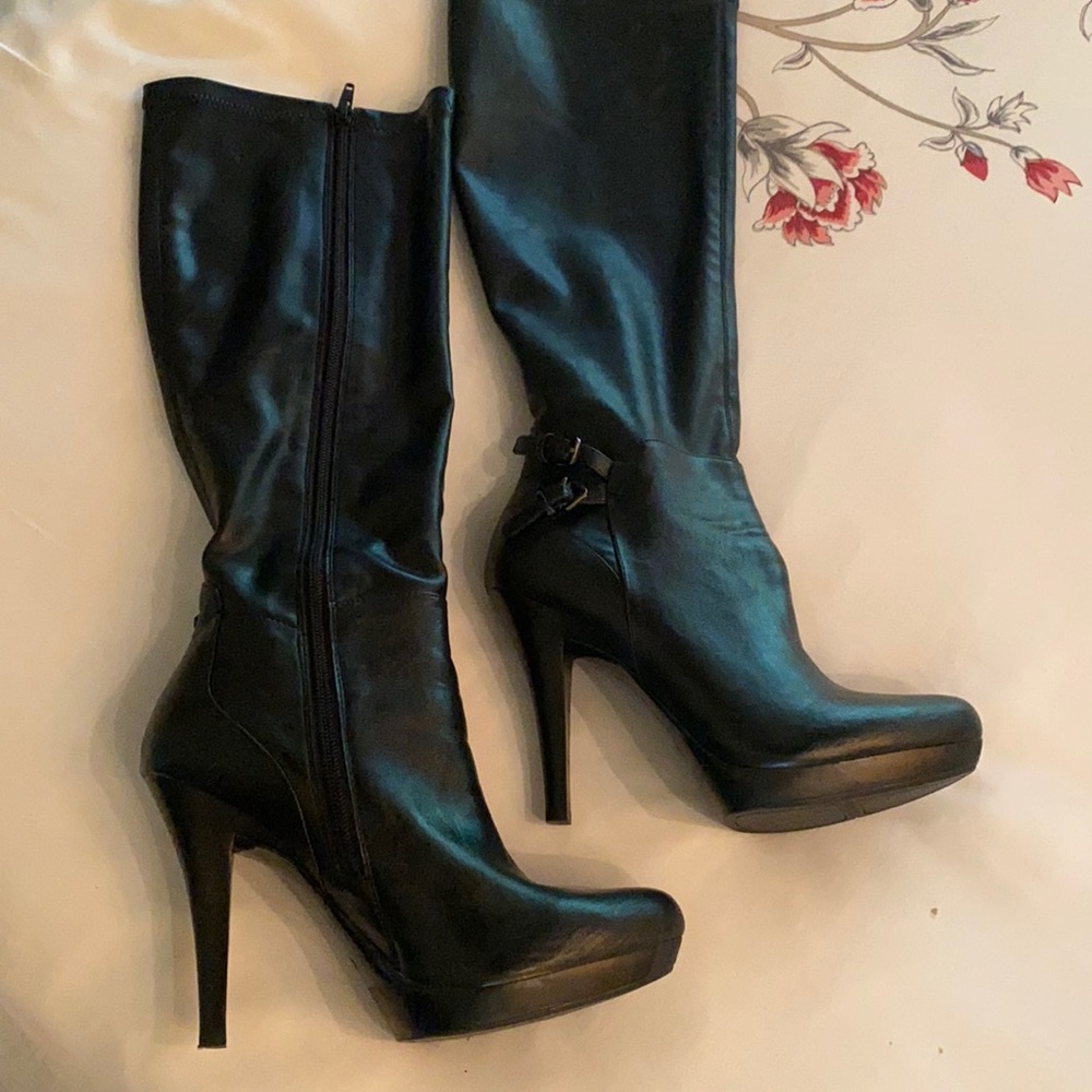 Nine West 7 1/2 M high heel boots